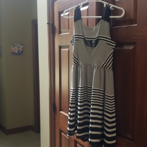 Black and white dress - Picture 2 of 3